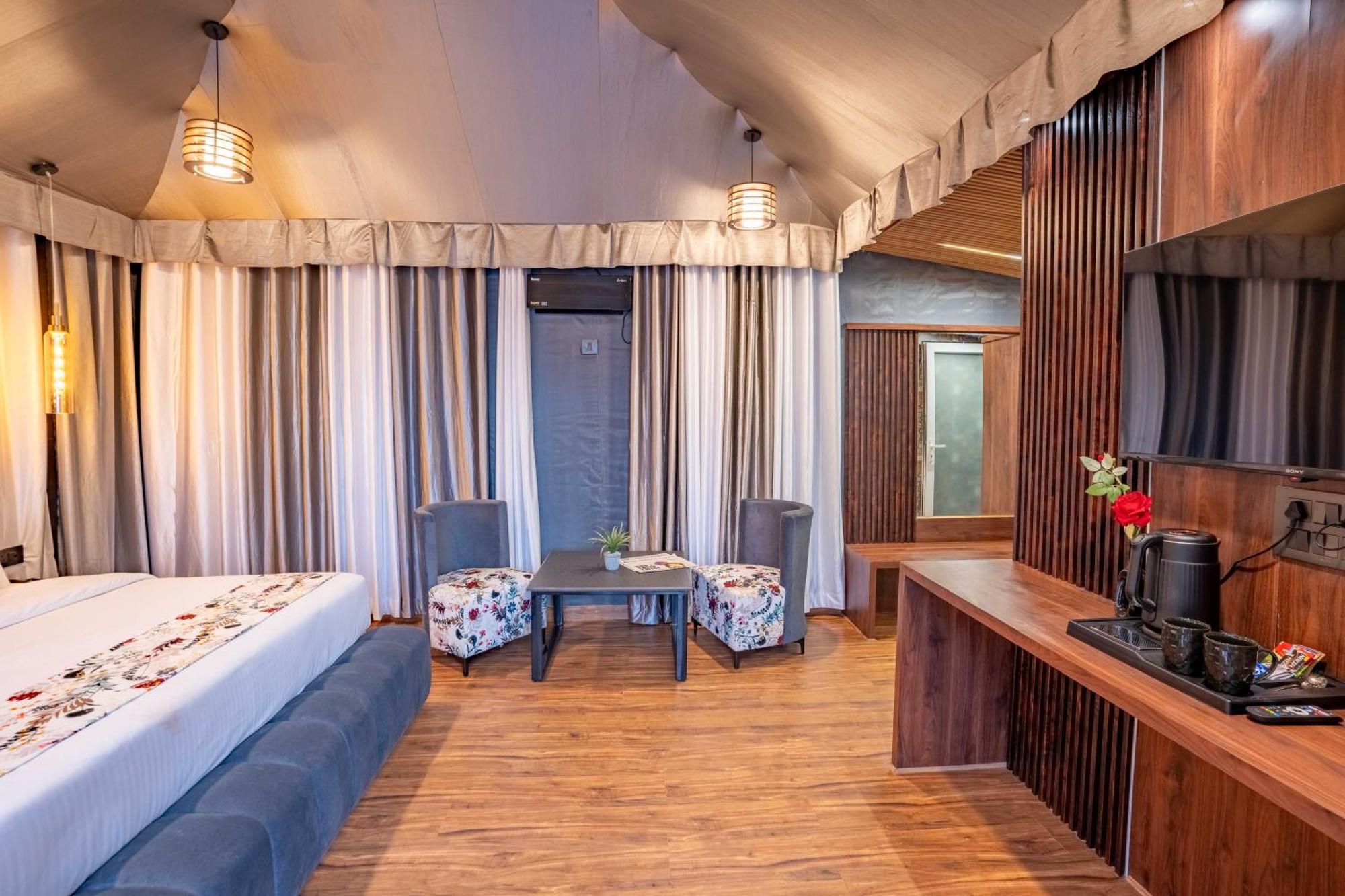 Hotel The Whispering Oaks Nainital Zewnętrze zdjęcie