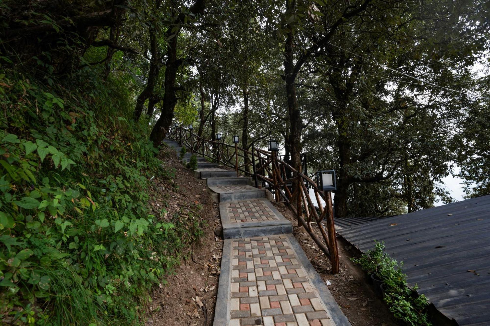 Hotel The Whispering Oaks Nainital Zewnętrze zdjęcie